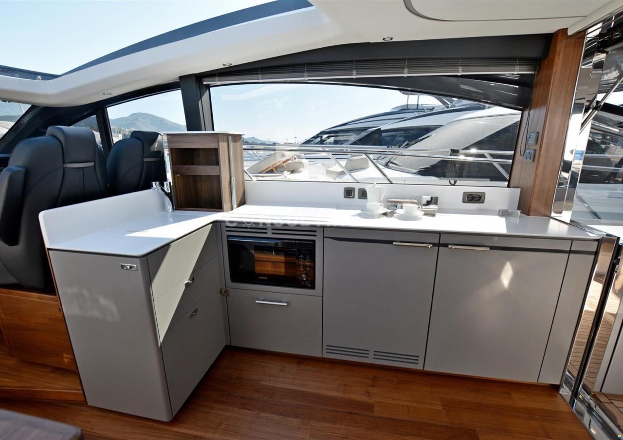 Princess YACHTS V55