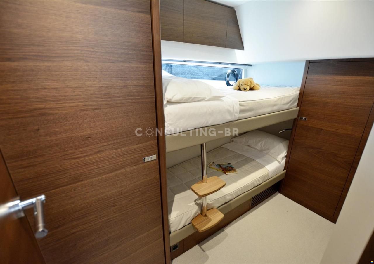 Princess YACHTS V55