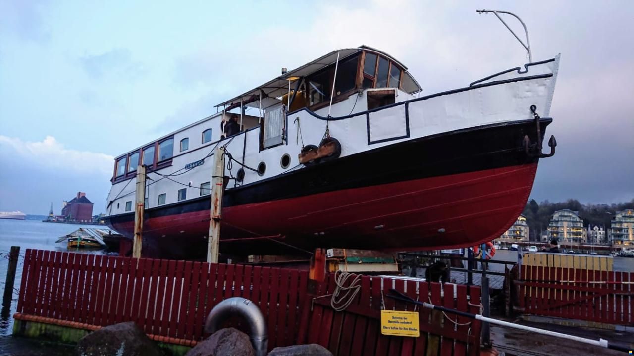 Wohnschiff / Hausboot