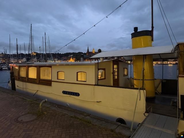 Wohnschiff / Hausboot