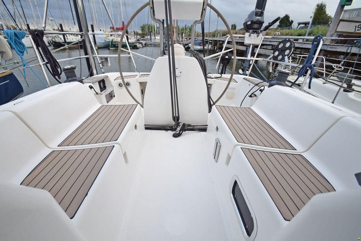 Dufour 34 Performance