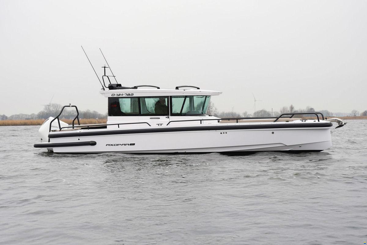 Axopar 28 Cabin