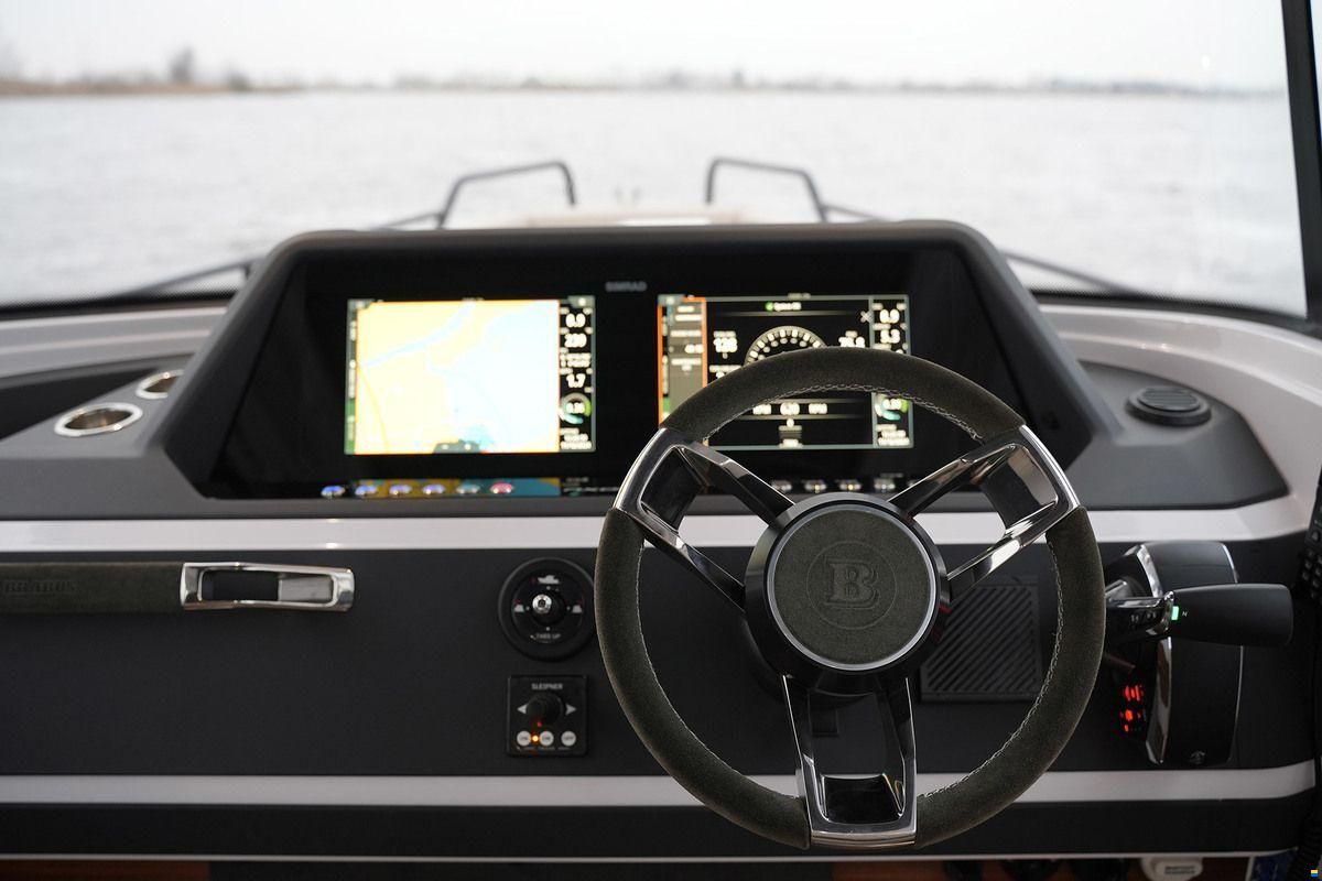 Axopar 28 Cabin