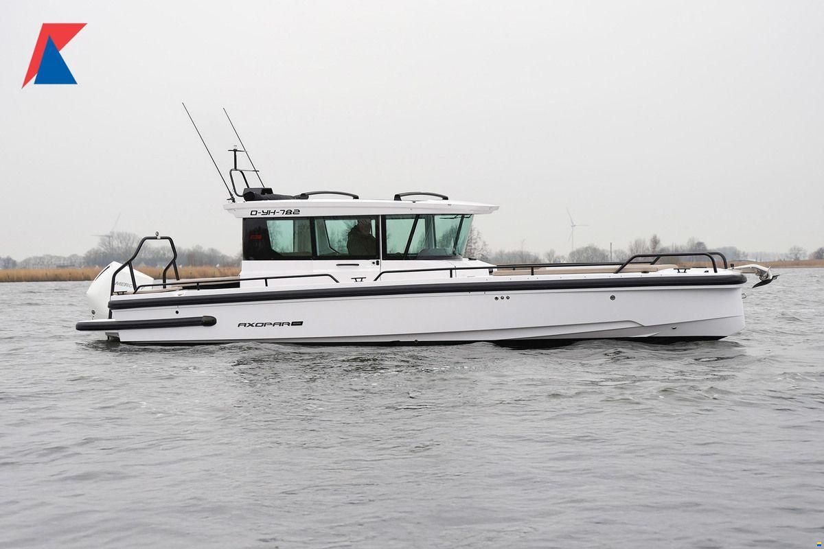 Axopar 28 Cabin