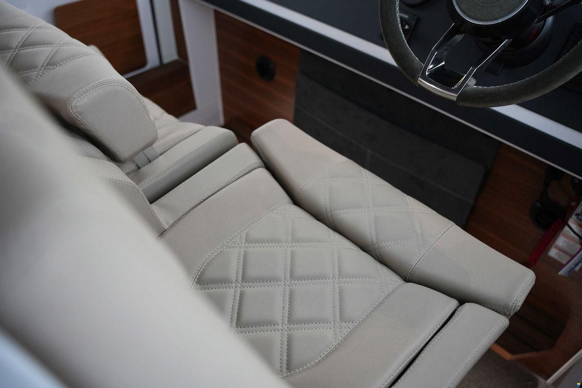Axopar 28 Cabin