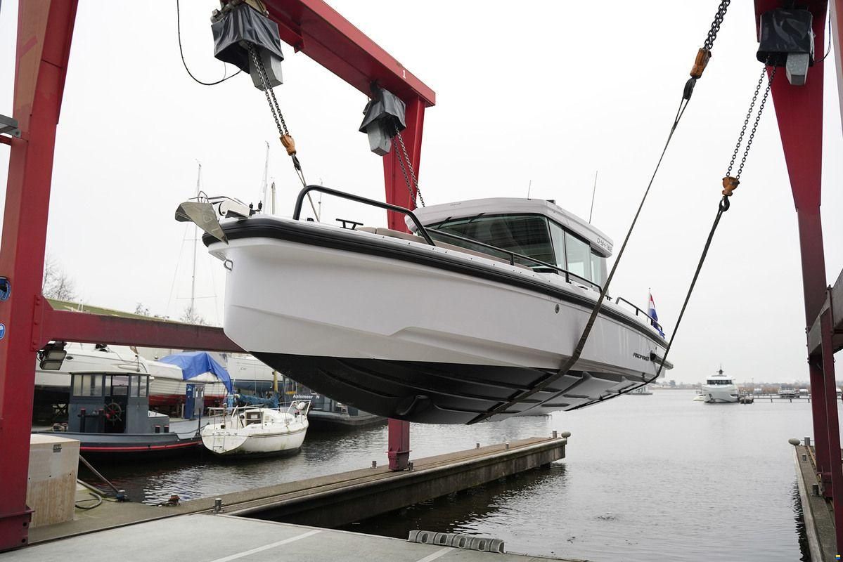 Axopar 28 Cabin