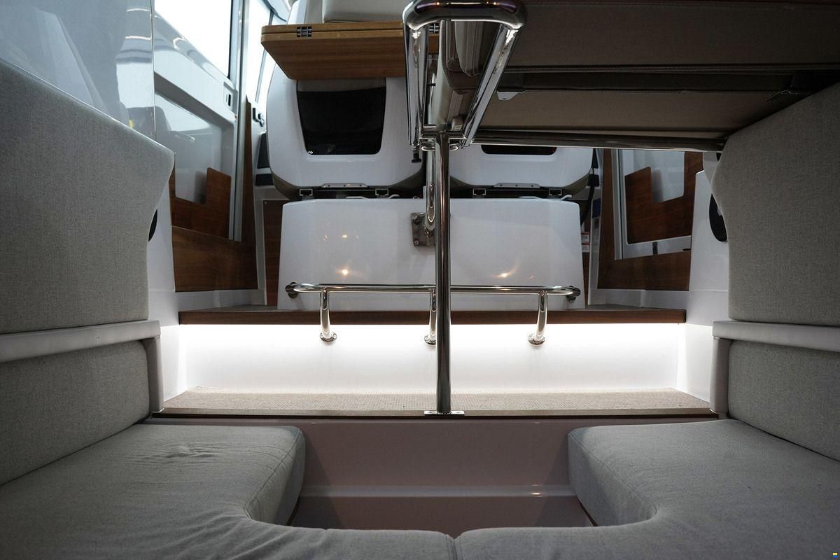 Axopar 28 Cabin