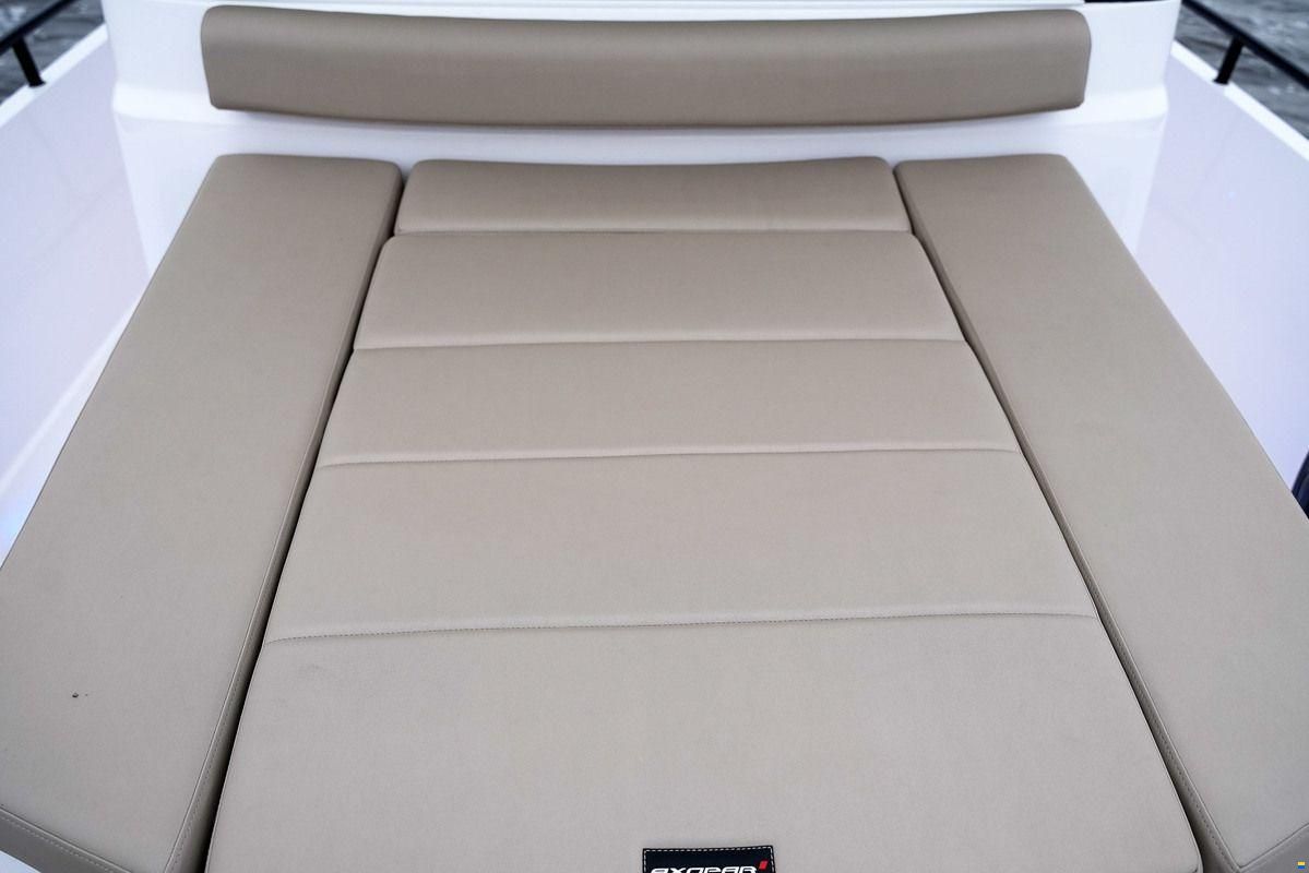 Axopar 28 Cabin