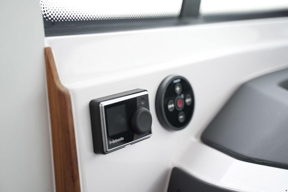 Axopar 28 Cabin