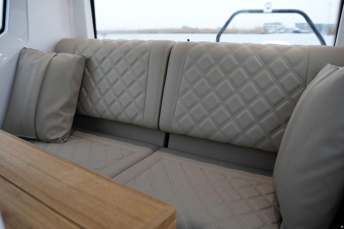 Axopar 28 Cabin