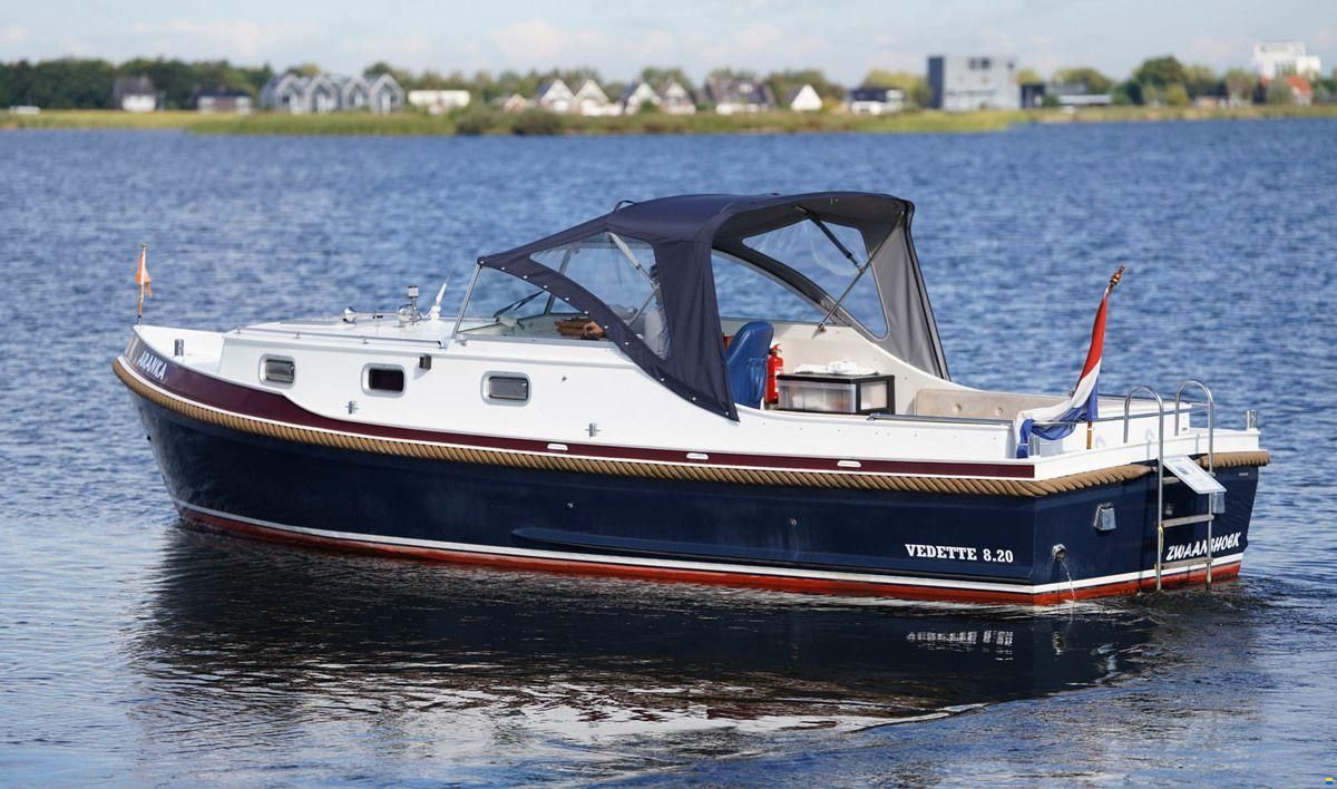 Vedette 8.20 V/OK
