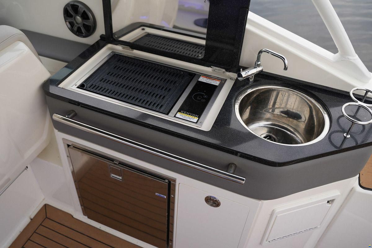 Sea Ray Sundancer 290