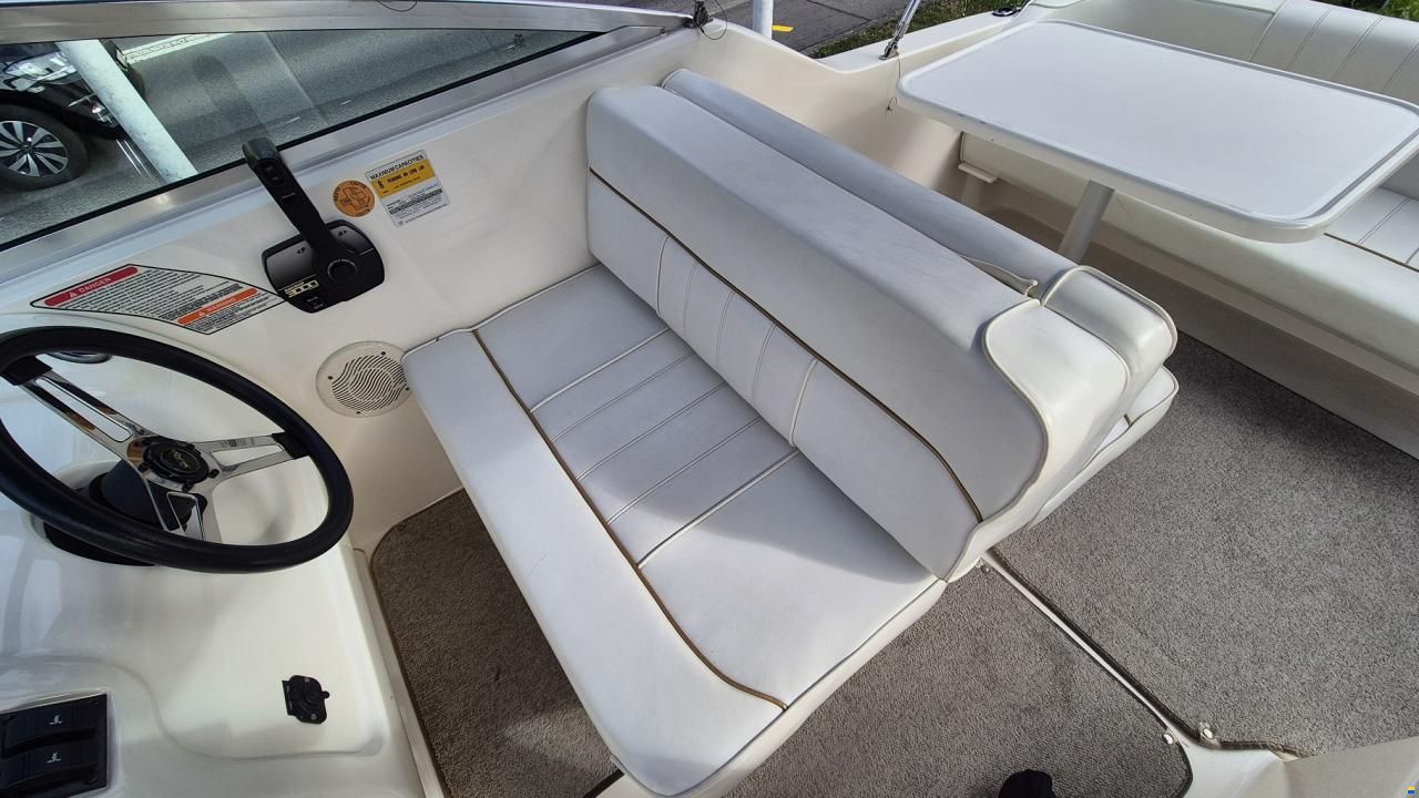 Sea Ray 240 Sundancer