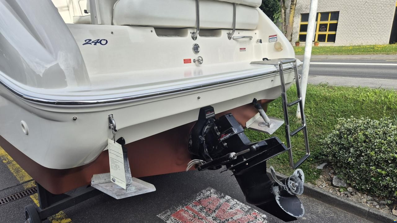 Sea Ray 240 Sundancer