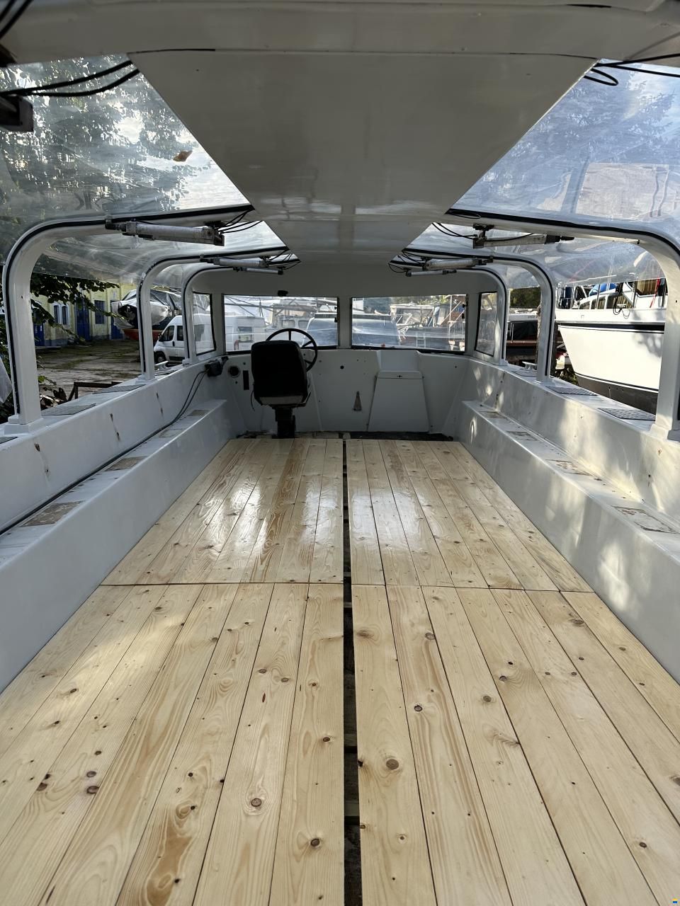 10 Ausflugsboot