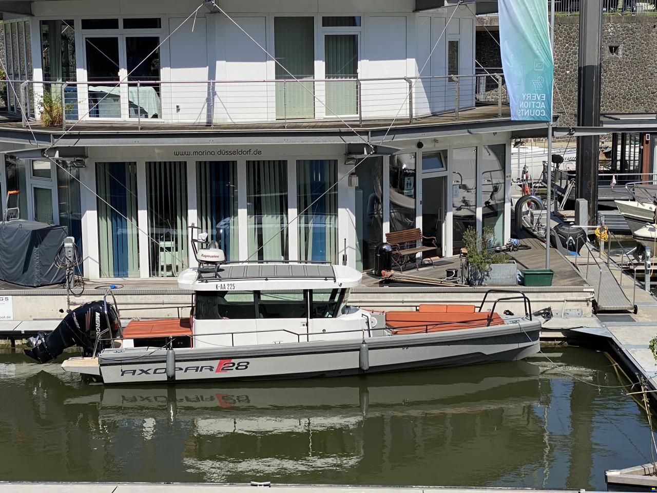 Axopar 28 AFT Cabin