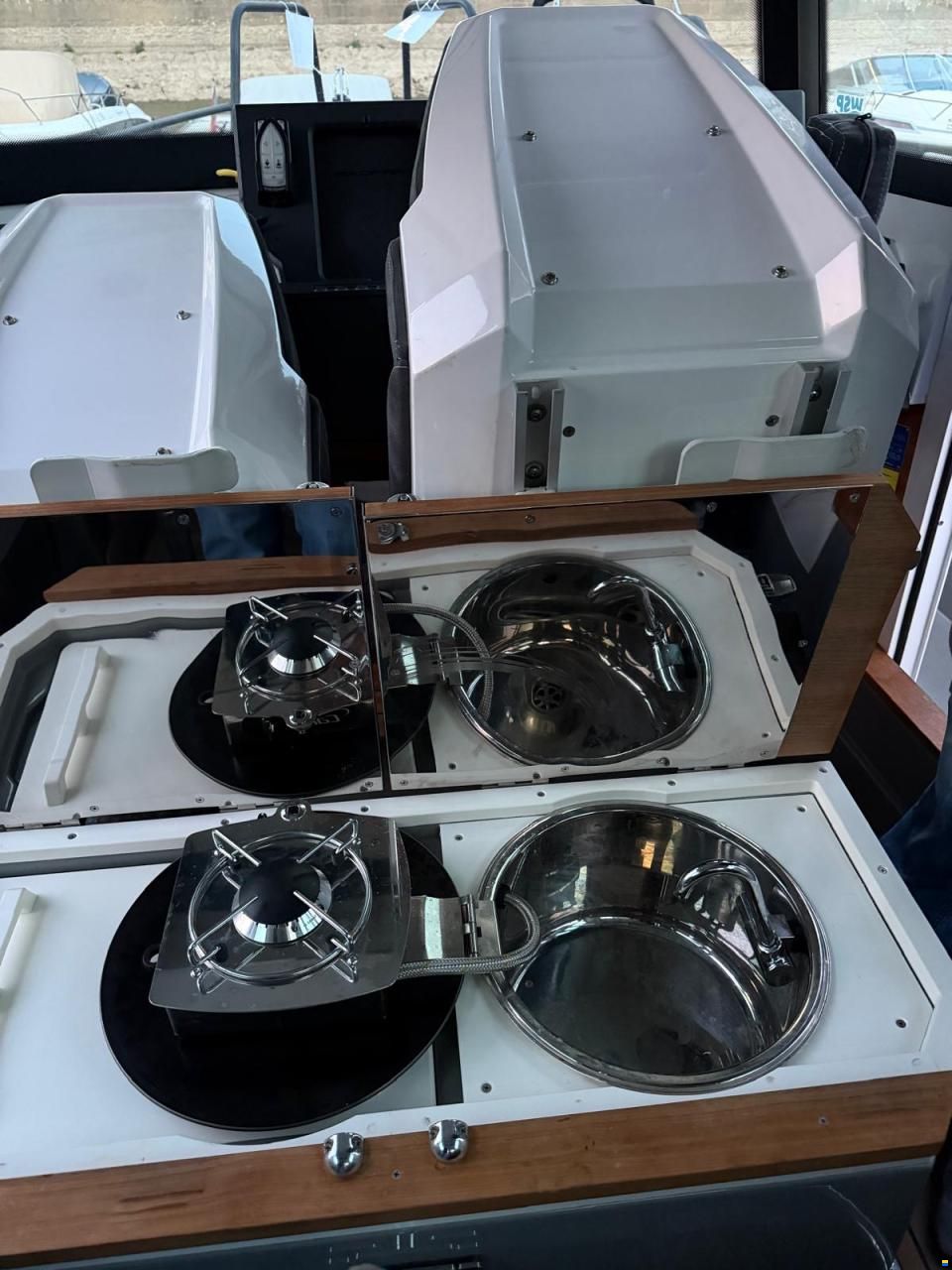 Axopar 28 AFT Cabin