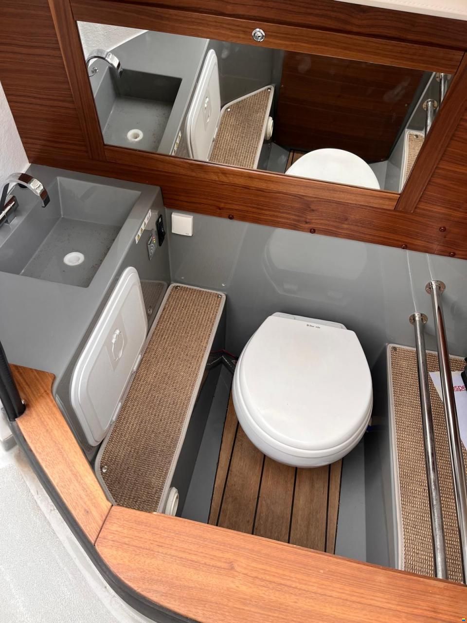 Axopar 28 AFT Cabin