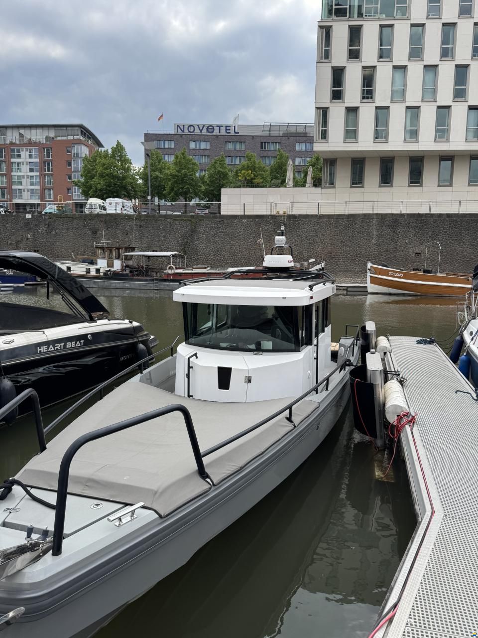 Axopar 28 AFT Cabin