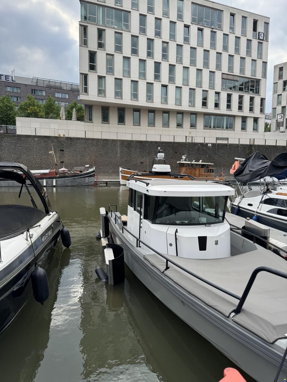 Axopar 28 AFT Cabin