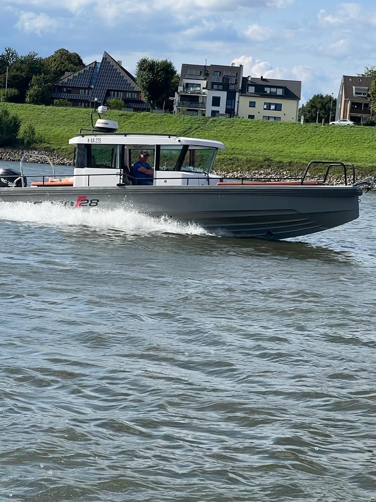 Axopar 28 AFT Cabin