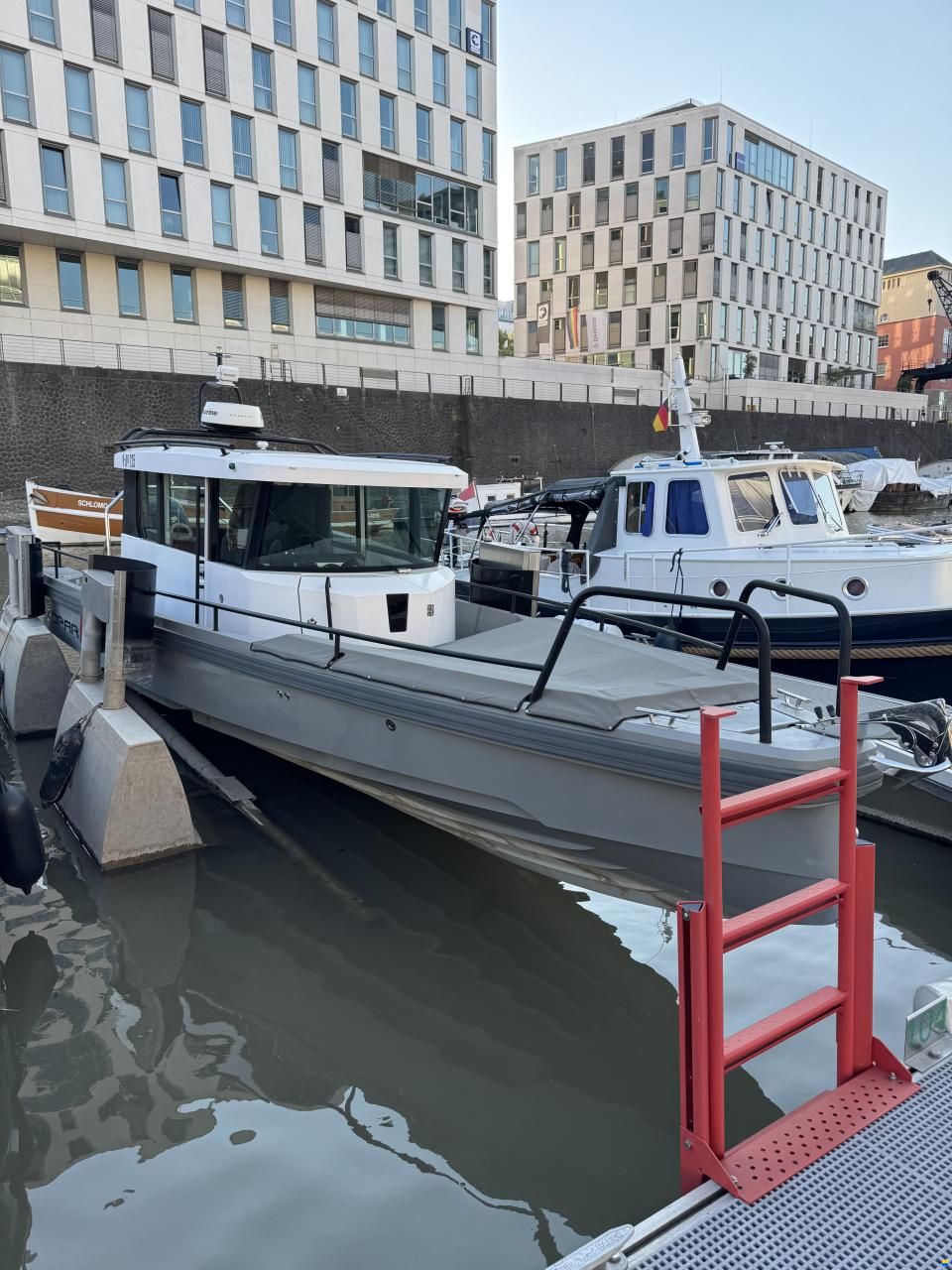 Axopar 28 AFT Cabin