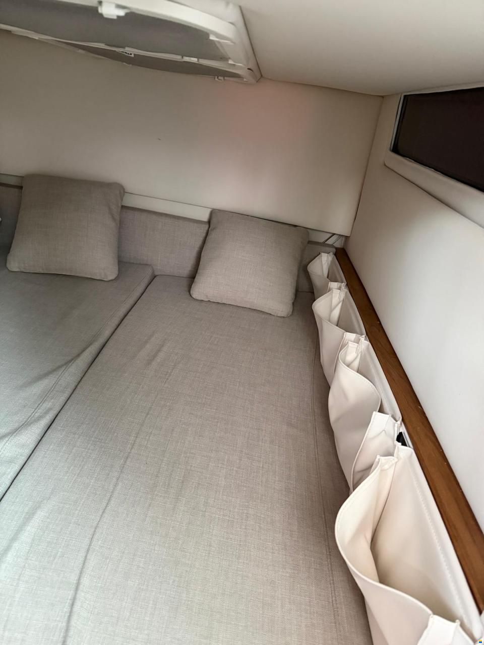 Axopar 28 AFT Cabin