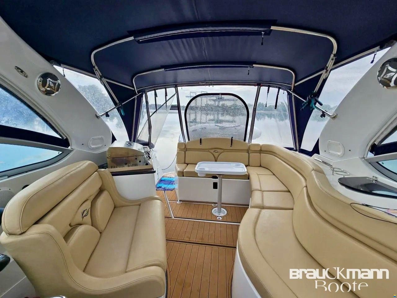 Rinker 310 Express Cruiser