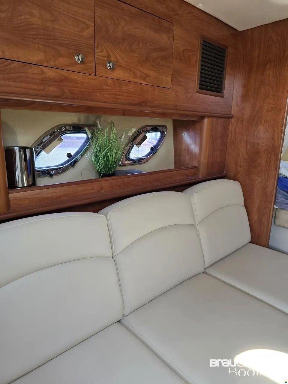 Rinker 310 Express Cruiser