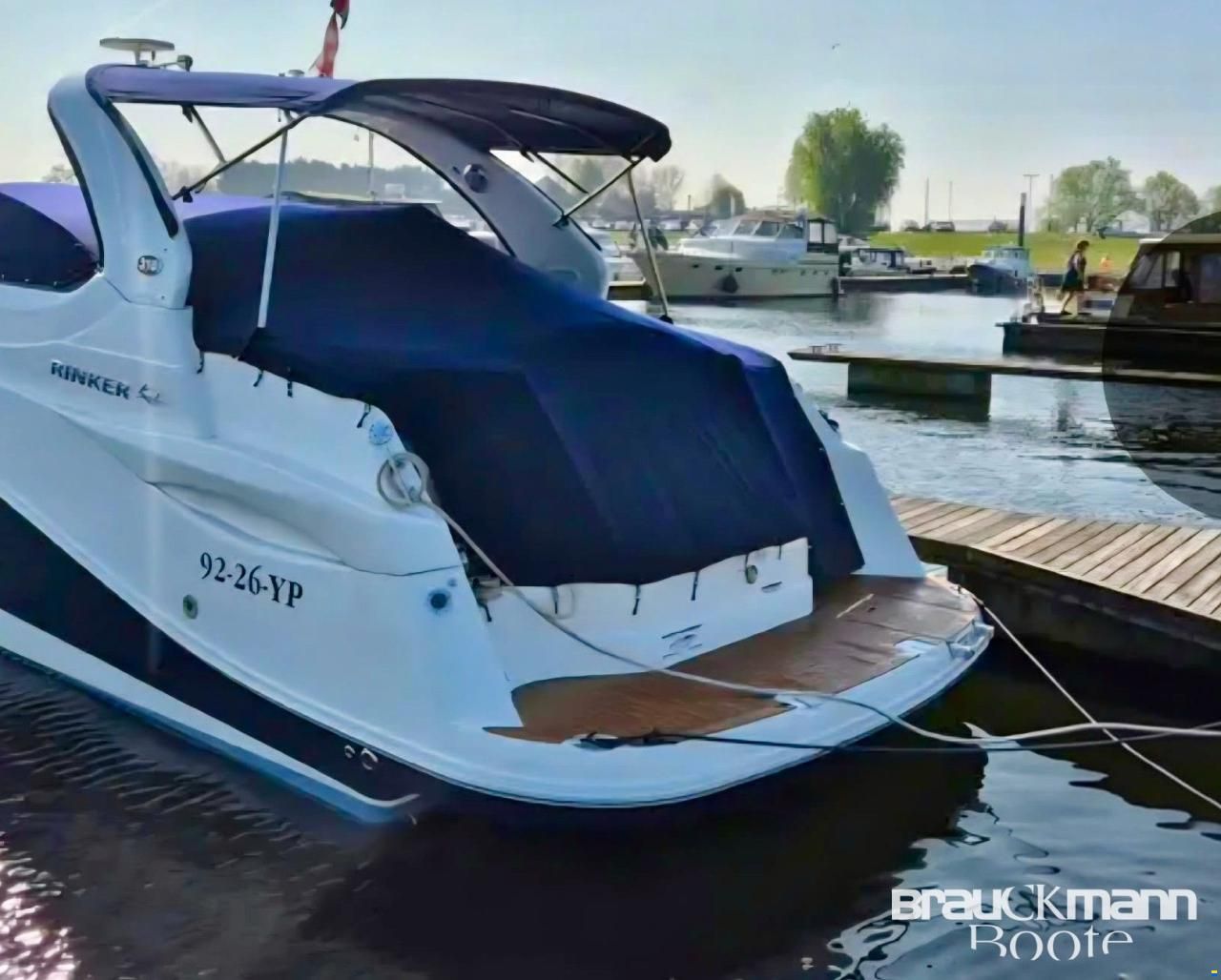 Rinker 310 Express Cruiser