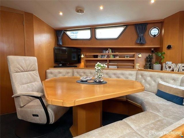 VDL Pilot 50 - Open Kuip