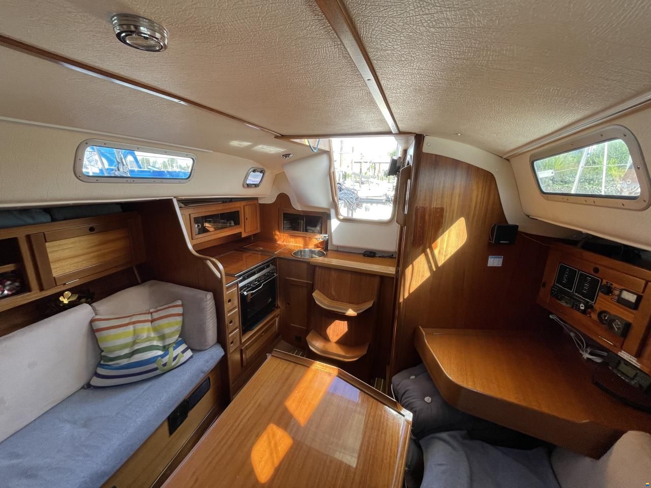 Hanse 331