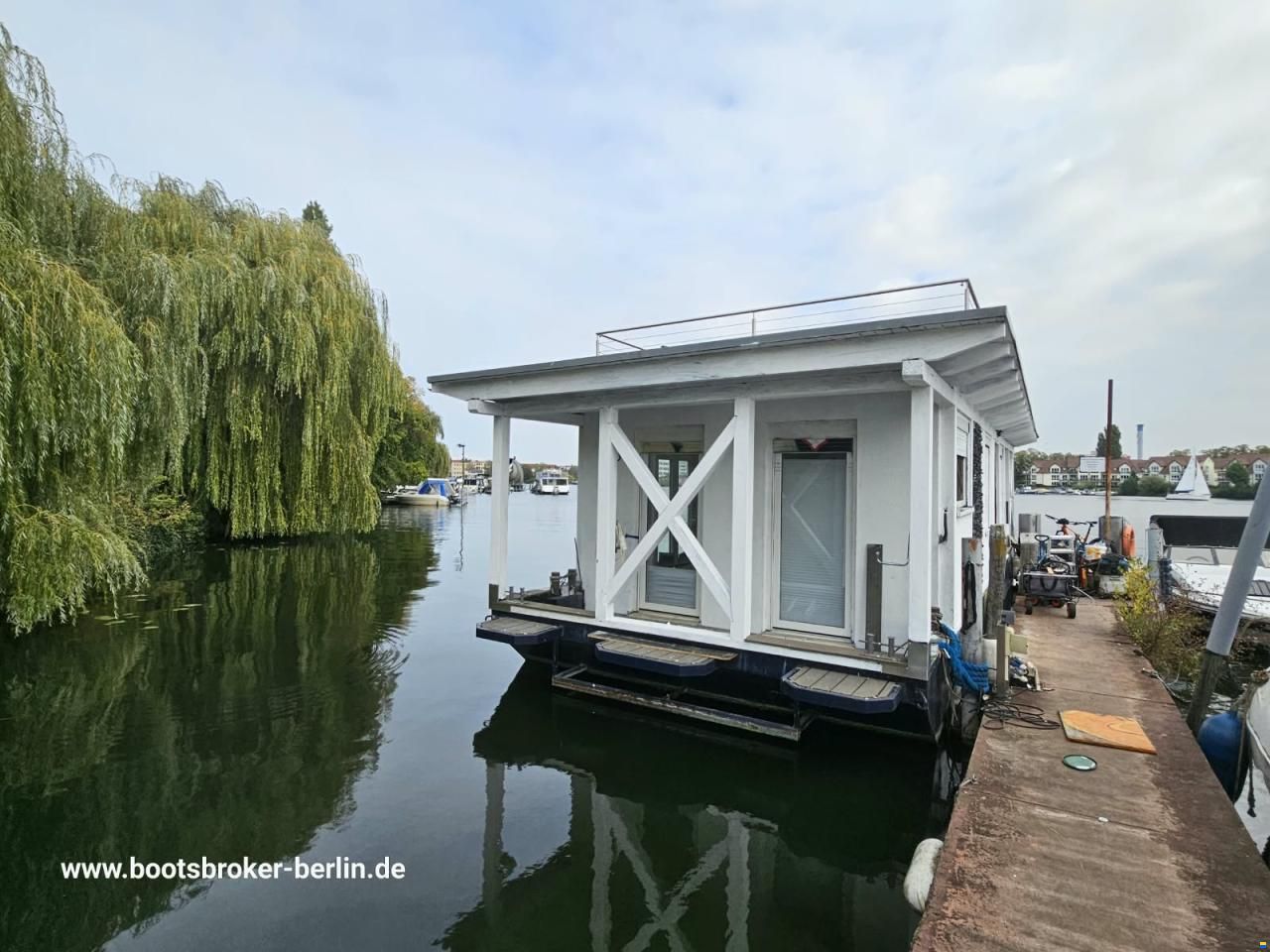 Floating Home Gabriella HBO 103