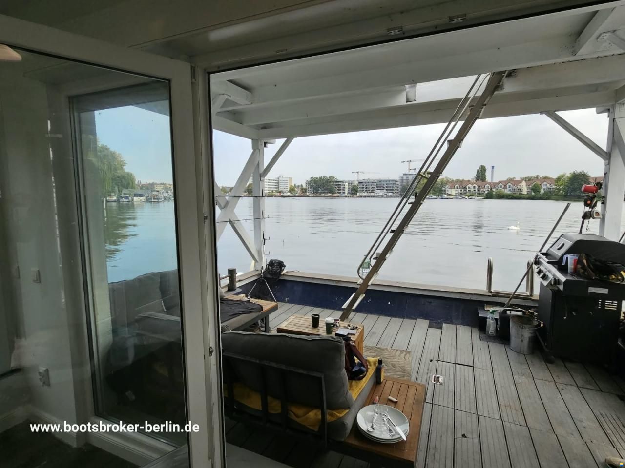 Floating Home Gabriella HBO 103