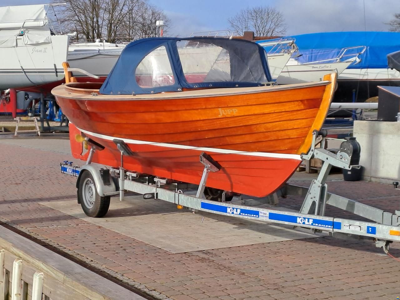 Tuckerboot