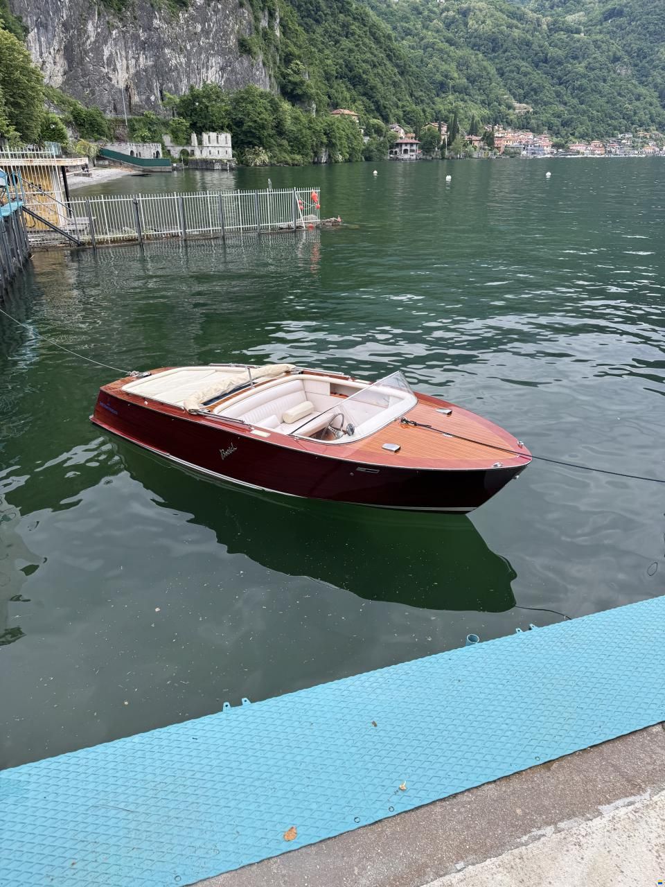 Boesch Acapulco 580 Runabout