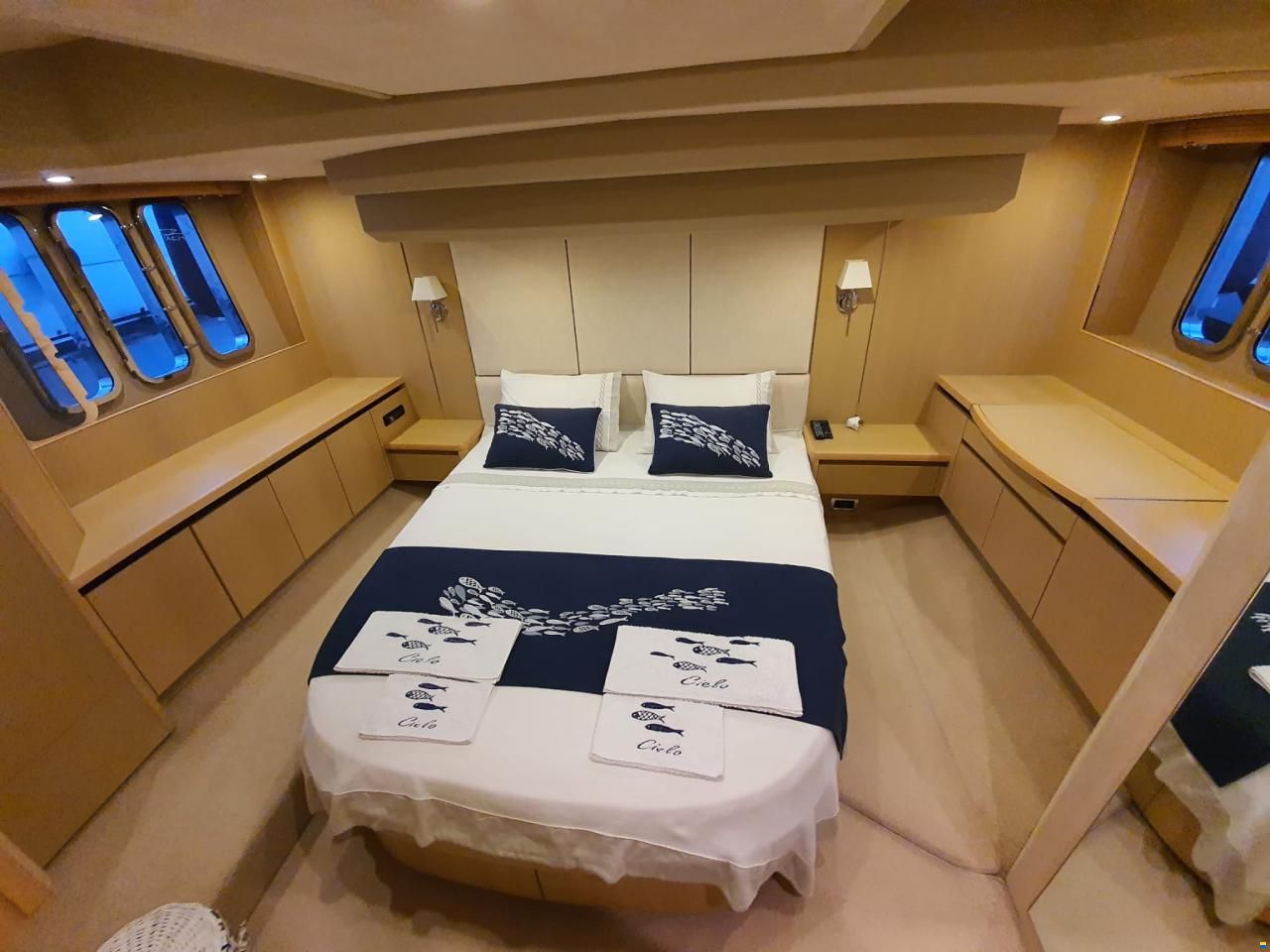 Princess Flybridge 54