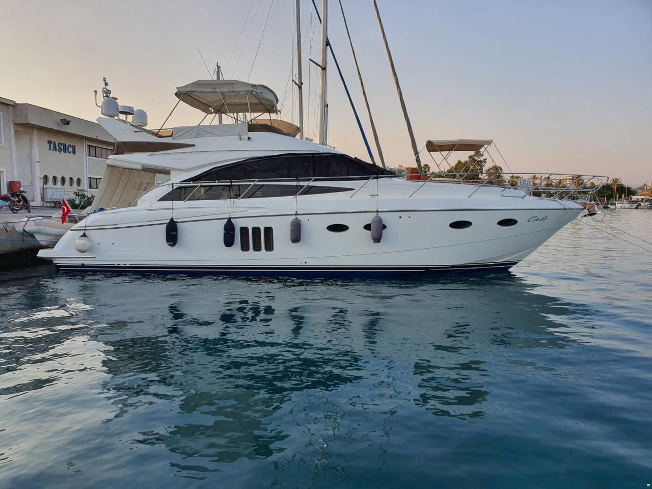 Princess Flybridge 54