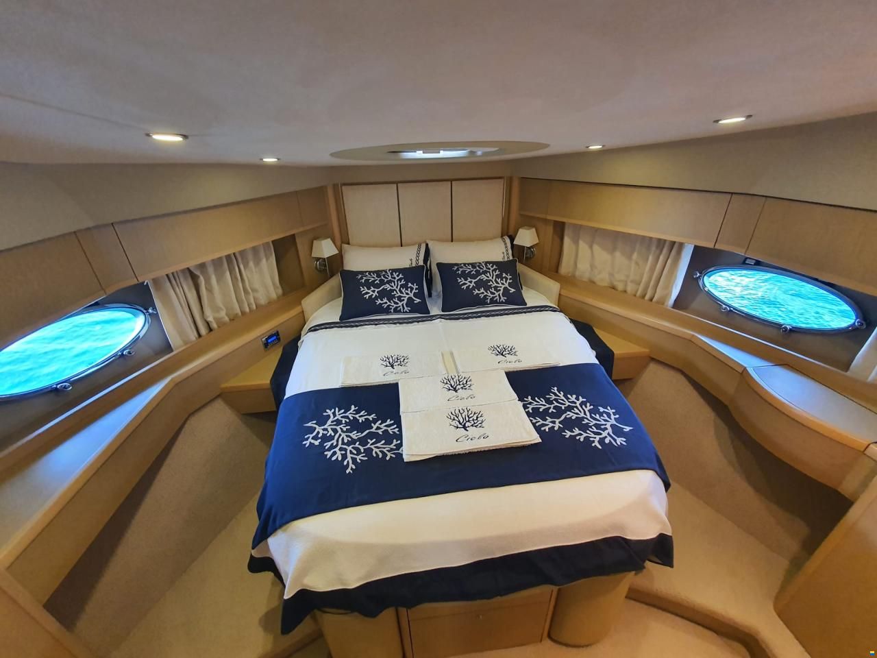 Princess Flybridge 54