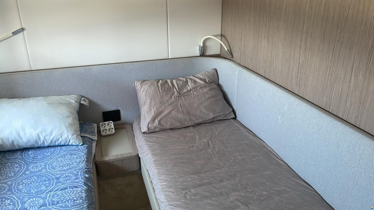 Azimut Flybridge 53