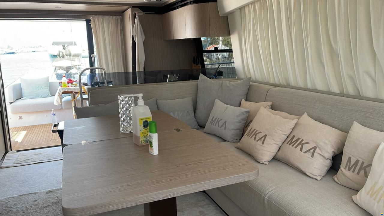Azimut Flybridge 53
