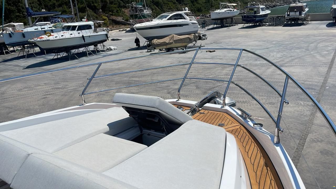 Azimut Flybridge 53