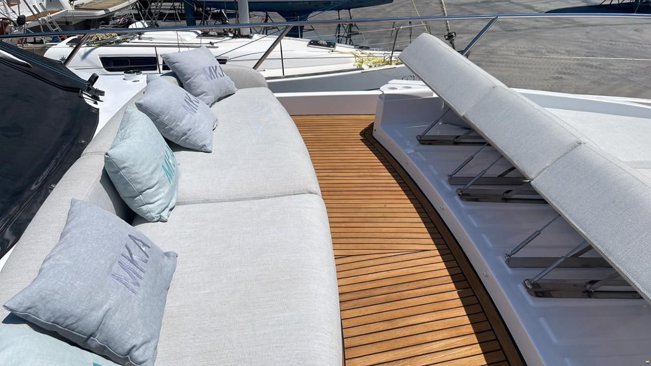 Azimut Flybridge 53