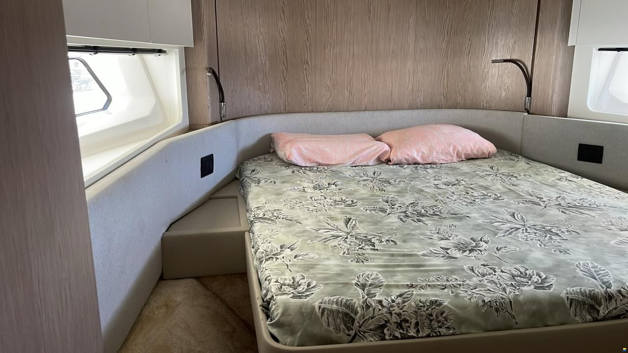 Azimut Flybridge 53