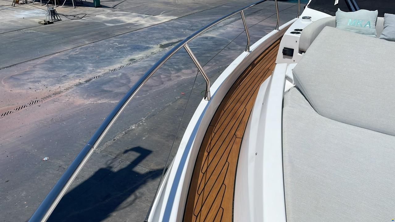 Azimut Flybridge 53
