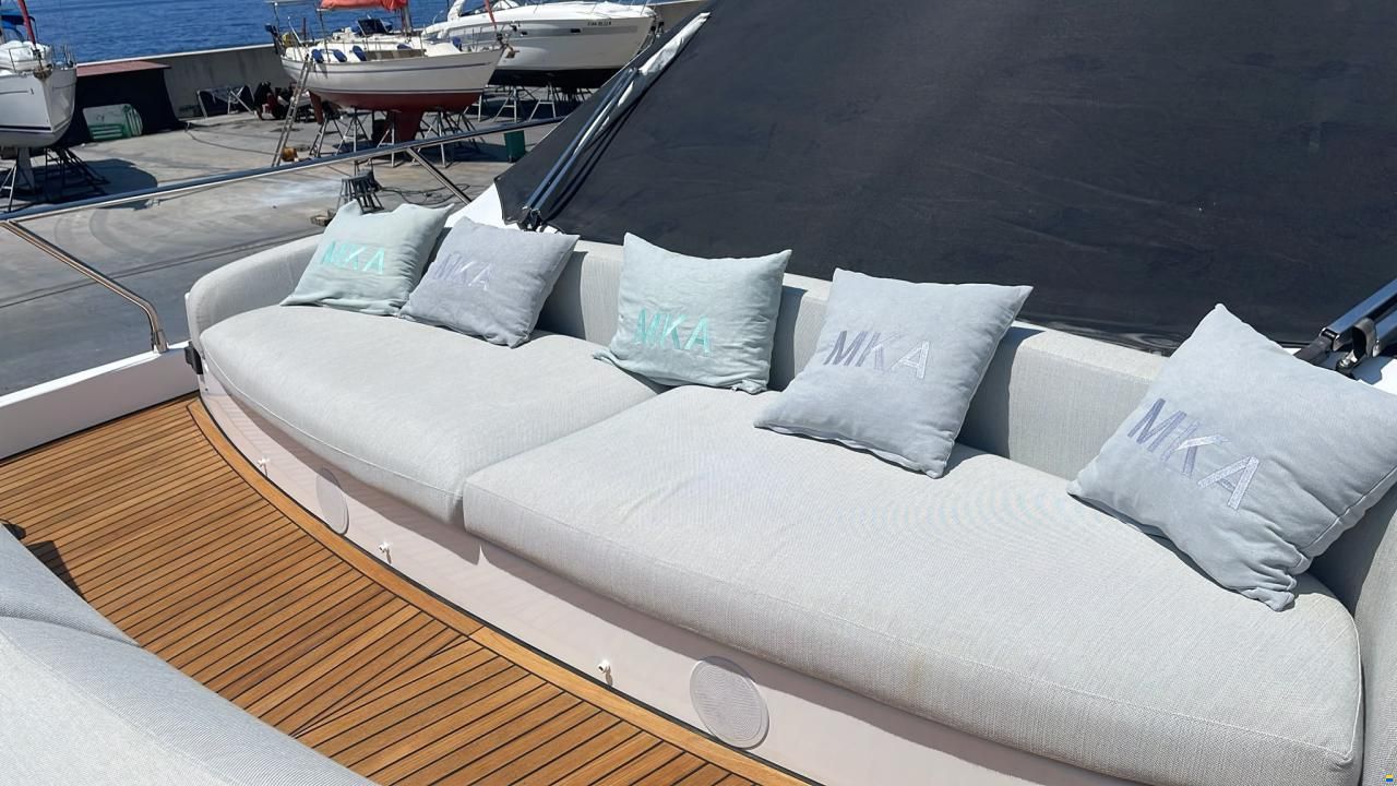 Azimut Flybridge 53