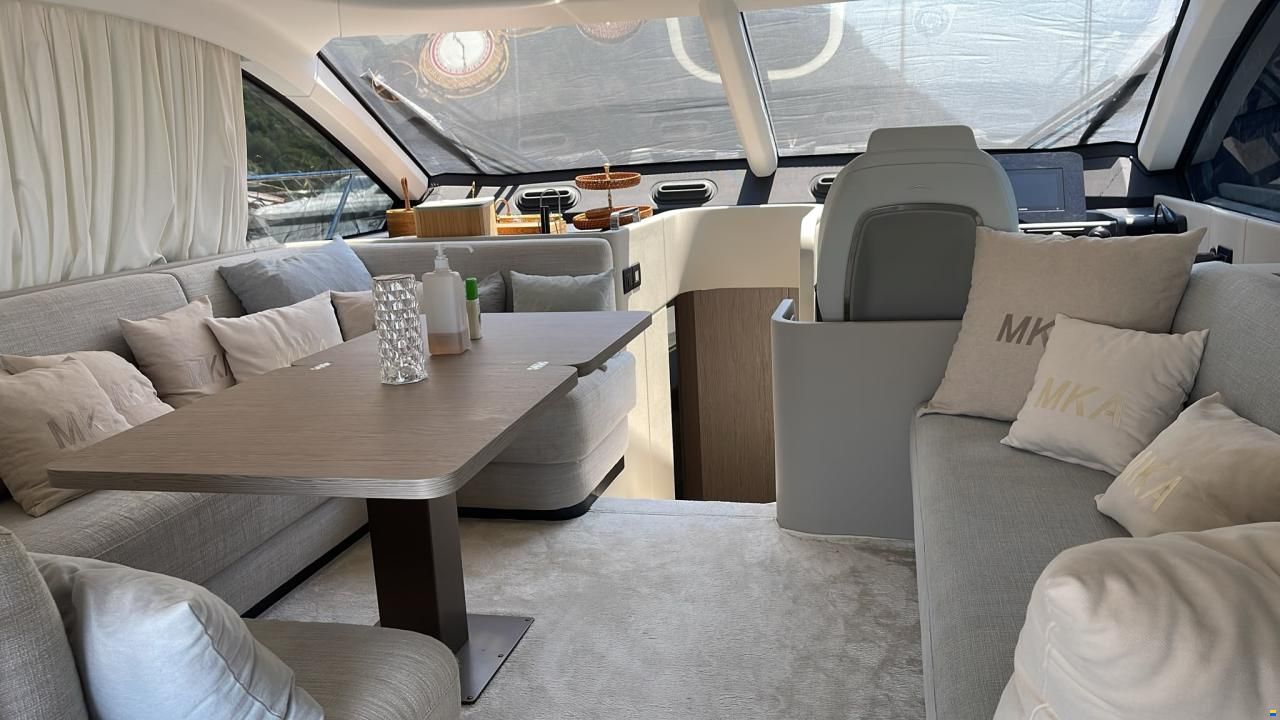 Azimut Flybridge 53