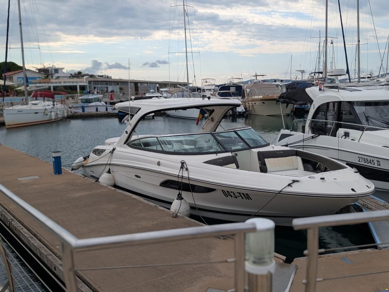 Sea Ray 350 SLX