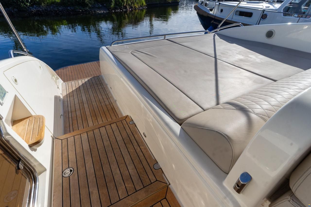 Princess V42