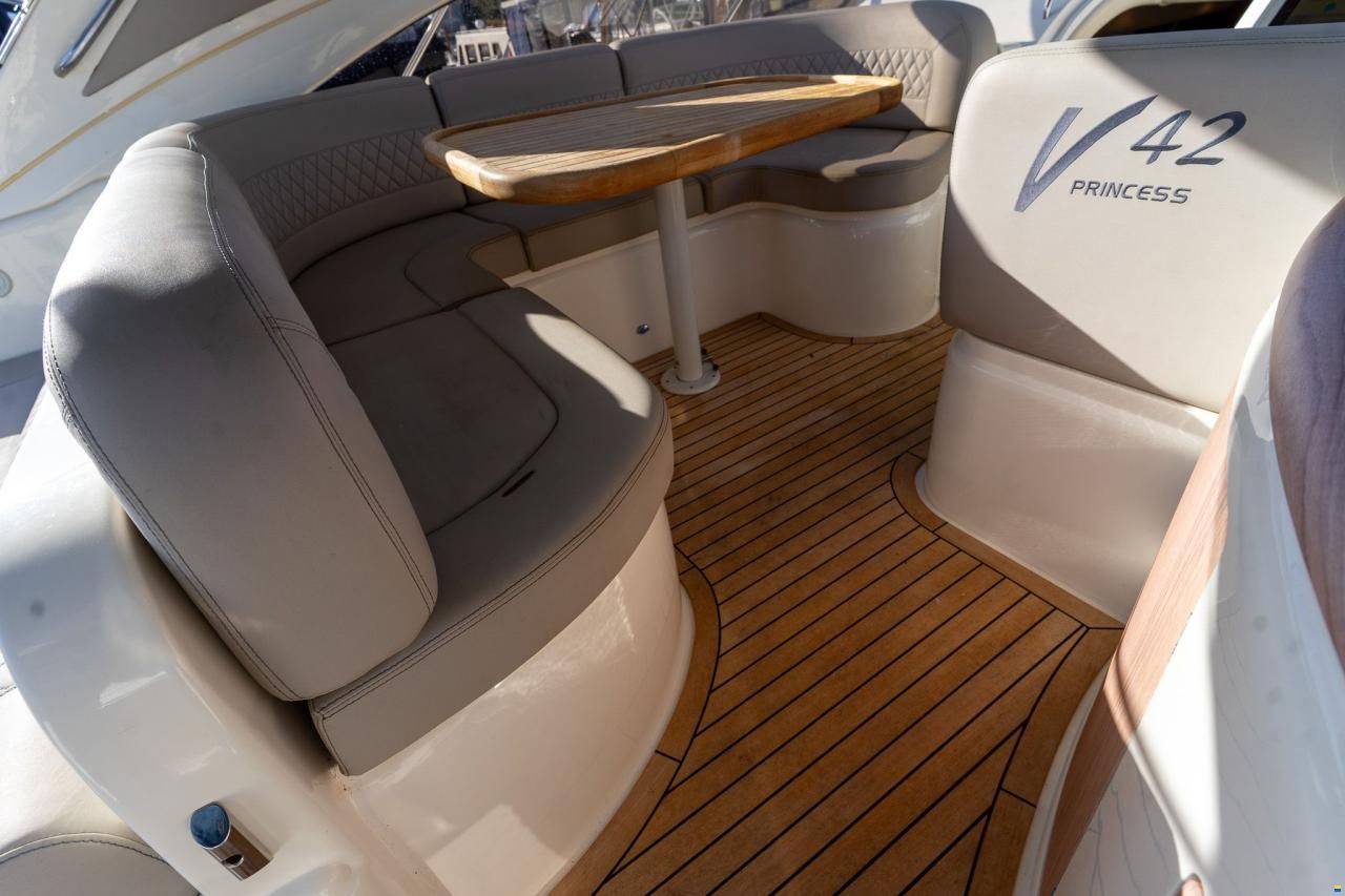Princess V42